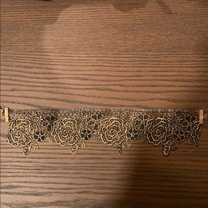 Lace floral choker